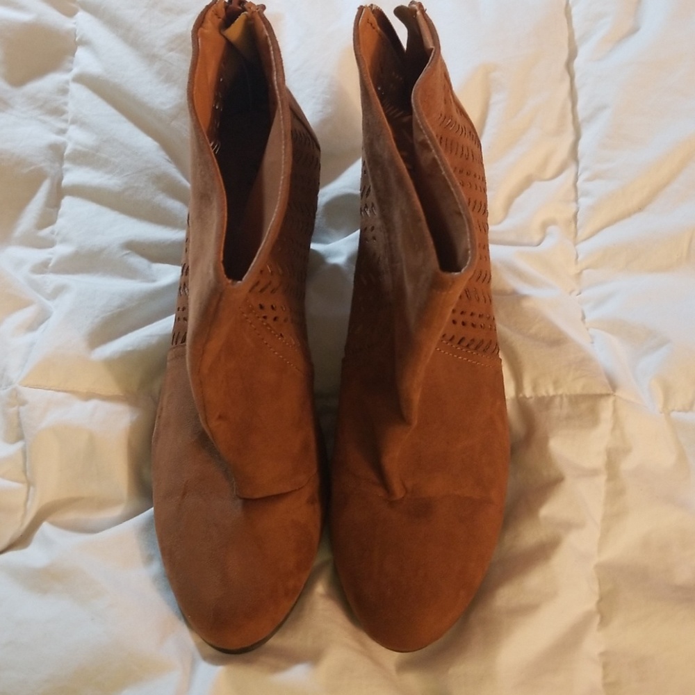 cut out booties - Picture 5 of 7